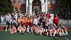 Семейный фестиваль «Пикник на Алом» проходит в Челябинске