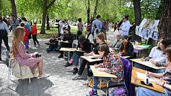 Семейный фестиваль «Пикник на Алом» проходит в Челябинске