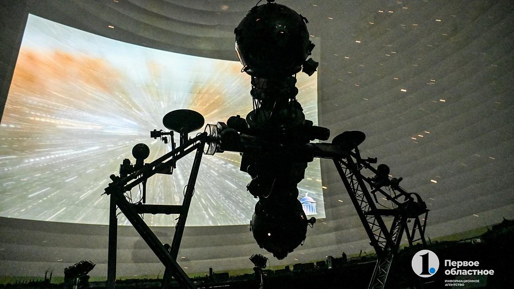 Лучший памятник метеориту в Челябинске — планетарий