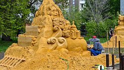 В челябинском парке создают скульптуры из песка