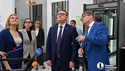 Алексей Текслер посетил торжественное открытие Театра кукол