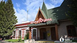 Алексей Текслер посетил торжественное открытие Театра кукол