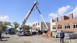 Алексей Текслер раскритиковал строителей за срыв сроков сдачи двух детсадов в Копейске