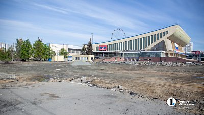 В Челябинске у ДС «Юность» начали благоустраивать площадку для скейт‑парка