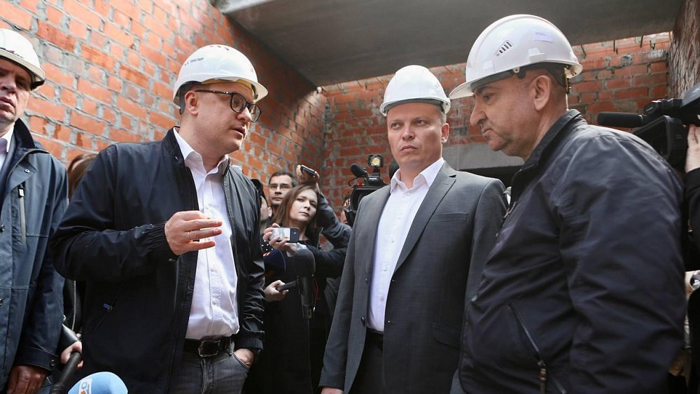 Алексей Текслер предупредил глав об ответственности за задержки в строительстве детсадов и школ