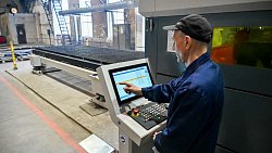 Сам себе полуприцеп: репортаж с южноуральского завода тяжеловозной техники