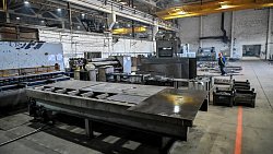 Сам себе полуприцеп: репортаж с южноуральского завода тяжеловозной техники