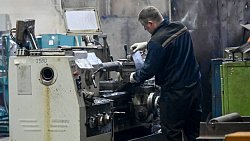 Сам себе полуприцеп: репортаж с южноуральского завода тяжеловозной техники