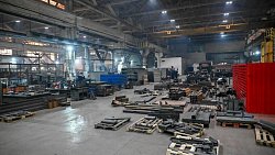 Сам себе полуприцеп: репортаж с южноуральского завода тяжеловозной техники