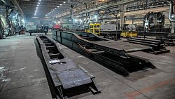 Сам себе полуприцеп: репортаж с южноуральского завода тяжеловозной техники