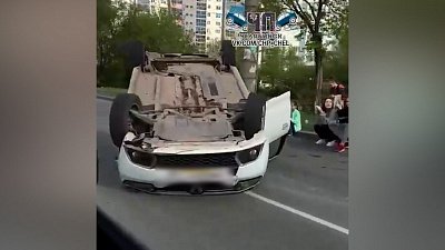 В Челябинске машина перевернулась после ДТП