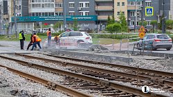 Как в Челябинске ремонтируют трамвайные пути на улице Цвиллинга