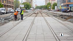 Как в Челябинске ремонтируют трамвайные пути на улице Цвиллинга
