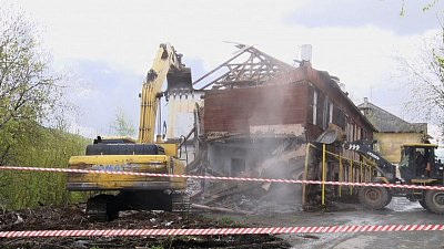 В Златоусте снесли навалившийся на газовую трубу барак