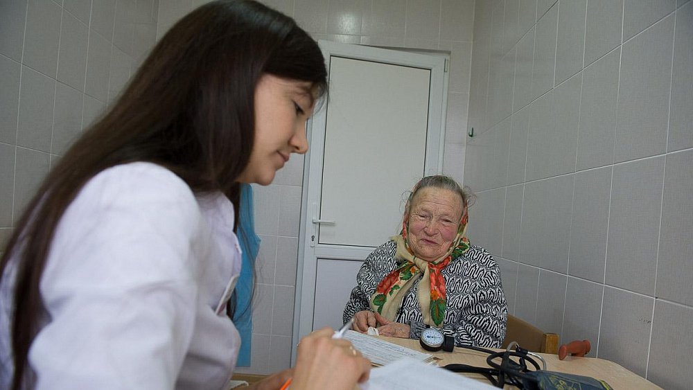 Медики сел и малых городов Челябинской области получат по 500 тысяч рублей