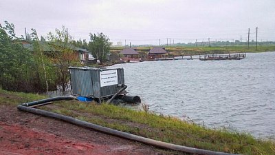 В Копейске откачивают воду из карьера бывшей шахты «Красная горнячка»