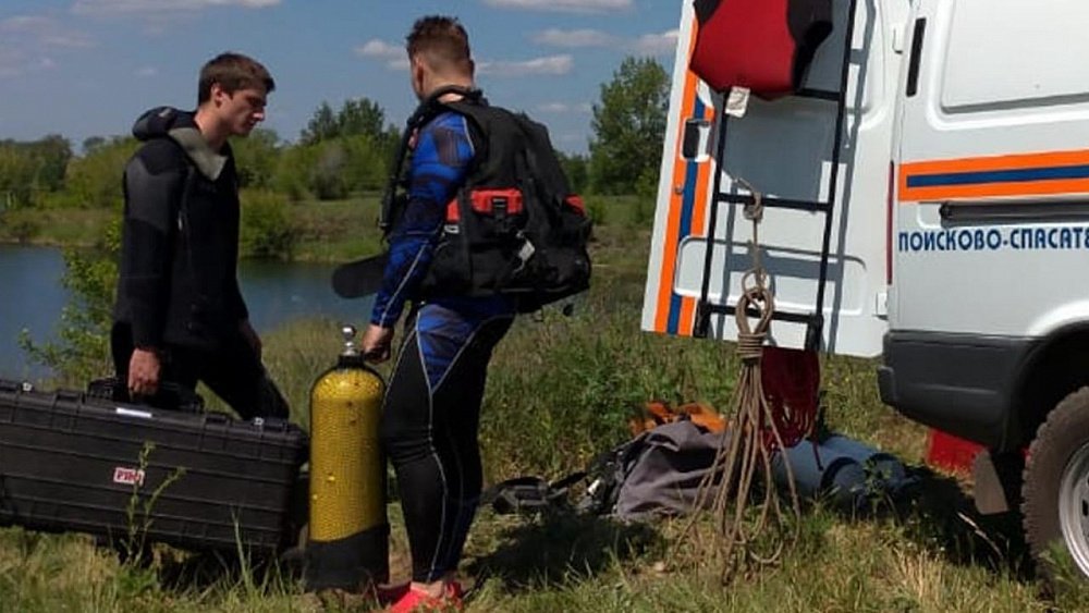 Тело рыбака ищут в озере Челябинской области