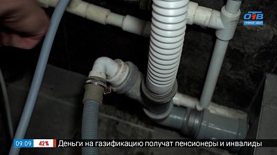 Ремонт труб в сюжете «Мелкий ремонт сантехники»