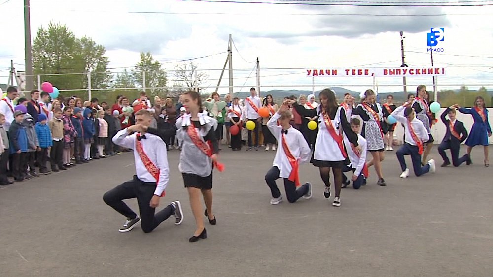 Последние звонки в миасских школах