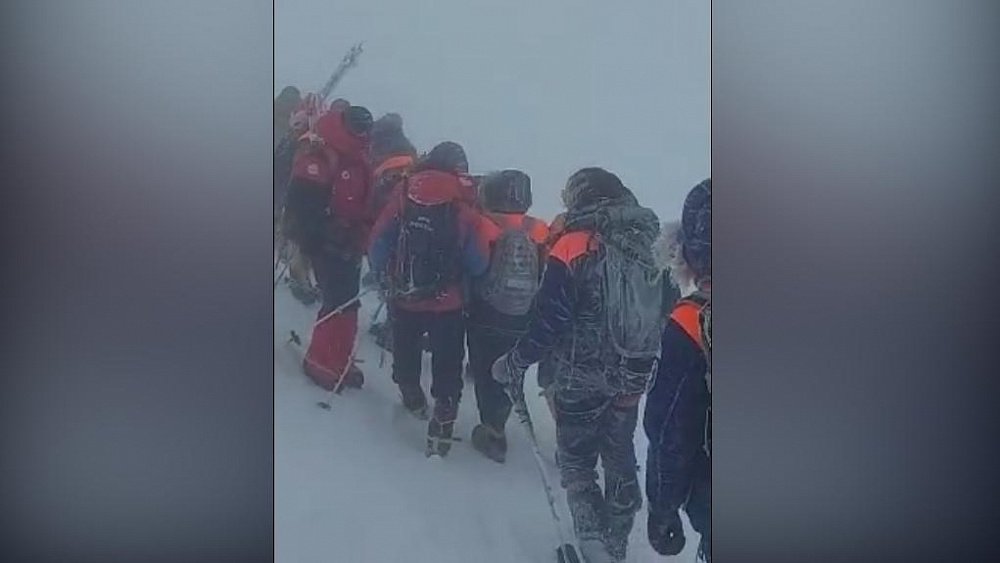 Спасатели эвакуировали группу челябинских туристов с Эльбруса