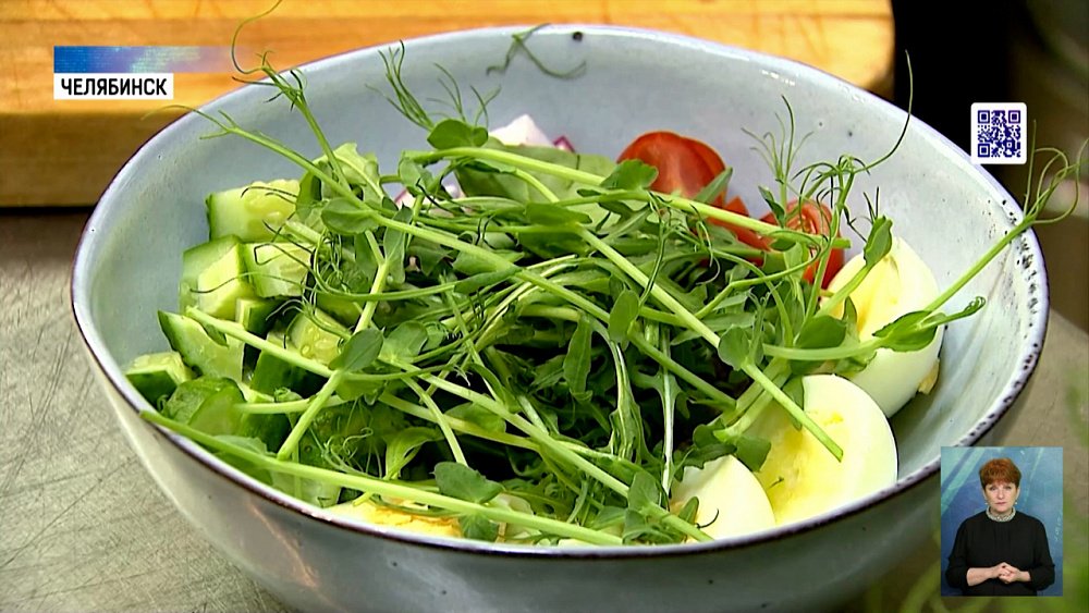 Всего 40% россиян едят на работе правильную пищу