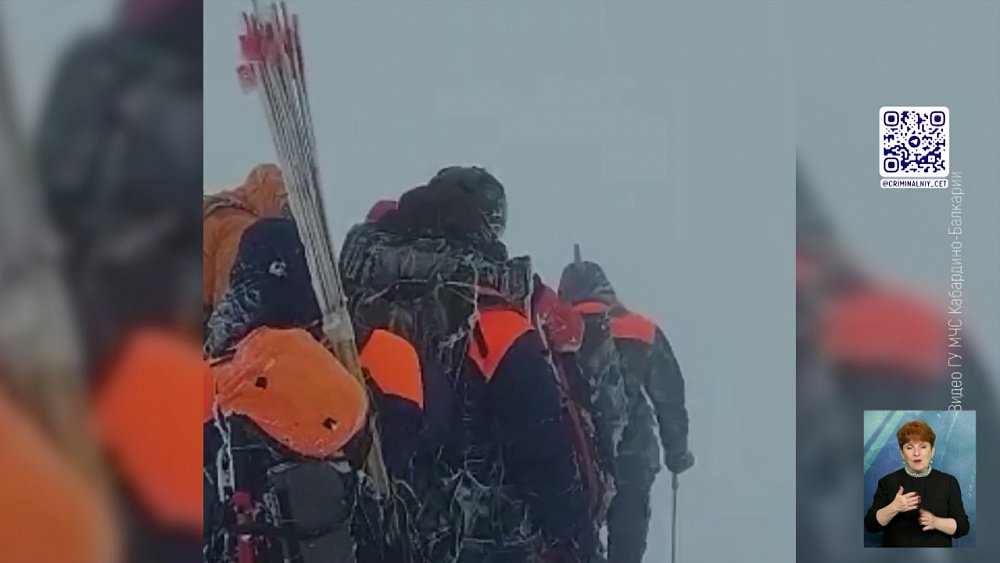 Вертолет с туристами застрял на Эльбрусе