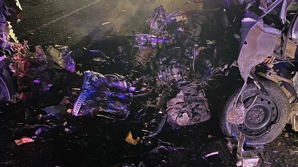 Водители двух автомобилей погибли в лобовом ДТП на трассе М-5 в Челябинской области