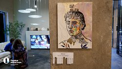 Челябинская художница презентовала серию портретов на старых обоях 