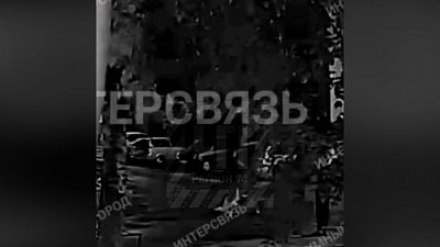 В Челябинске камера видеодомофона запечатлела нападение на парня