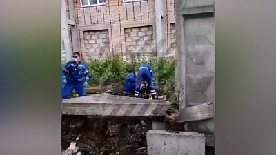 В Челябинске бетонная плита упала на подростка