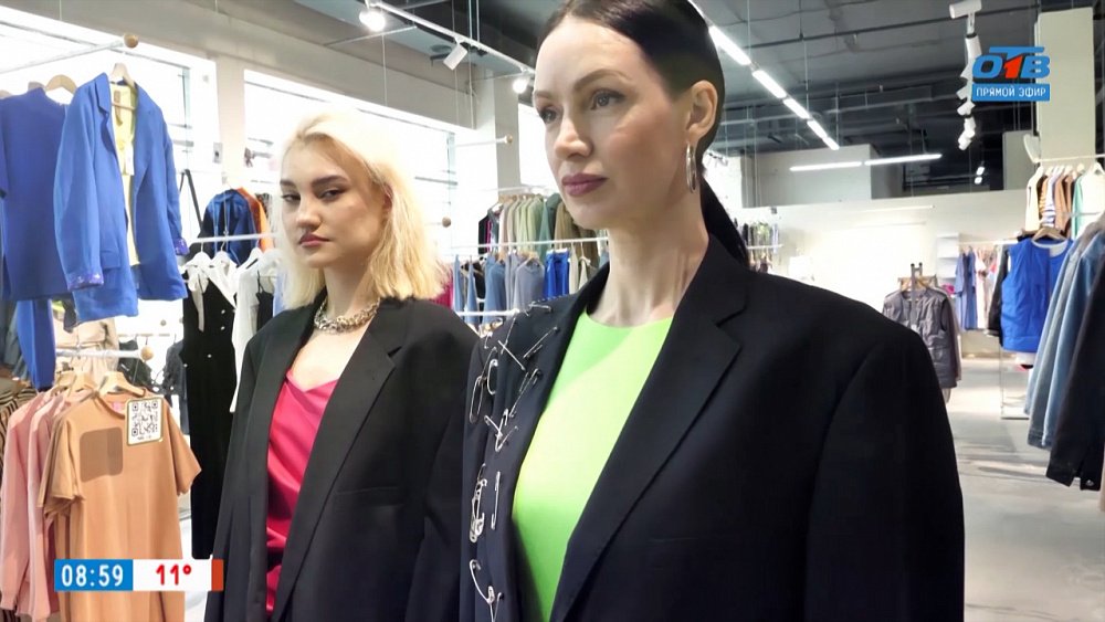 Как подобрать наряд под цвет волос в сюжете: «Одежда для брюнеток и блондинок»