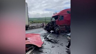 Два большегруза столкнулись на мосту на трассе М-5