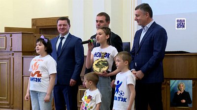 В областном парламенте наградили благотворителей