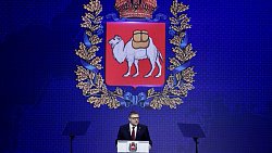 Губернатор Челябинской области Алексей Текслер озвучивает обращение  к депутатам Заксобрания