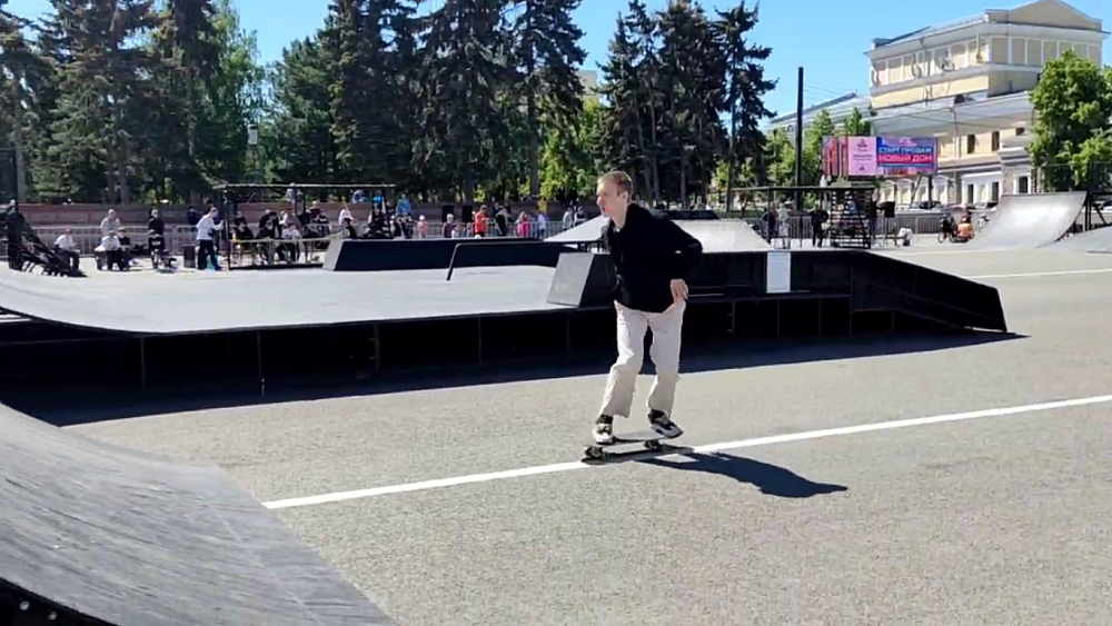 На площади Революции стартовал скейт‑сезон