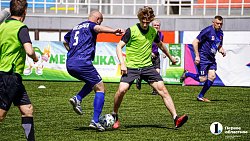 Хоккеисты «Трактора» проиграли команде регионального правительства в футбольном матче