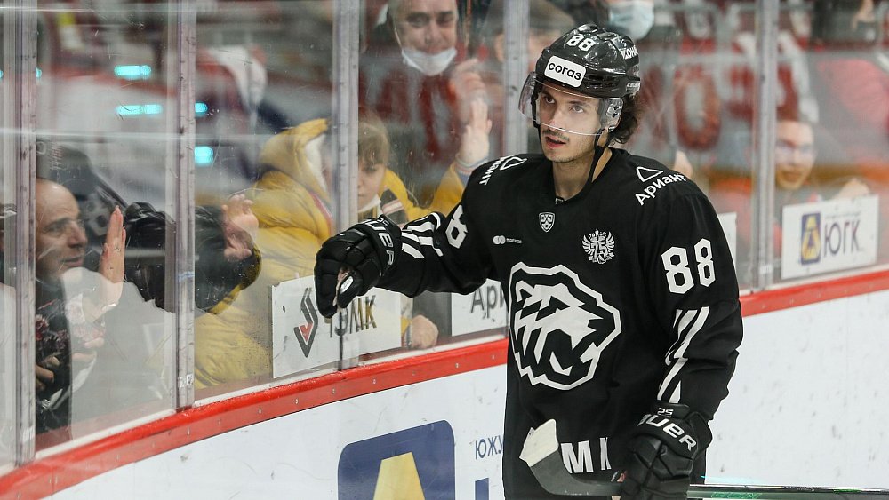 Хоккеист Никита Тертышный продлил контракт с челябинским «Трактором»