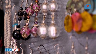 Украшения со «странными» предметами в рубрике «Что в шкатулке?»