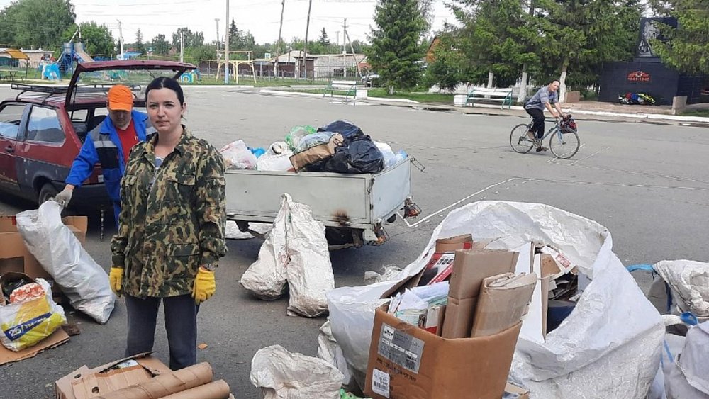 Жители Полетаево собрали более тонны отходов на переработку