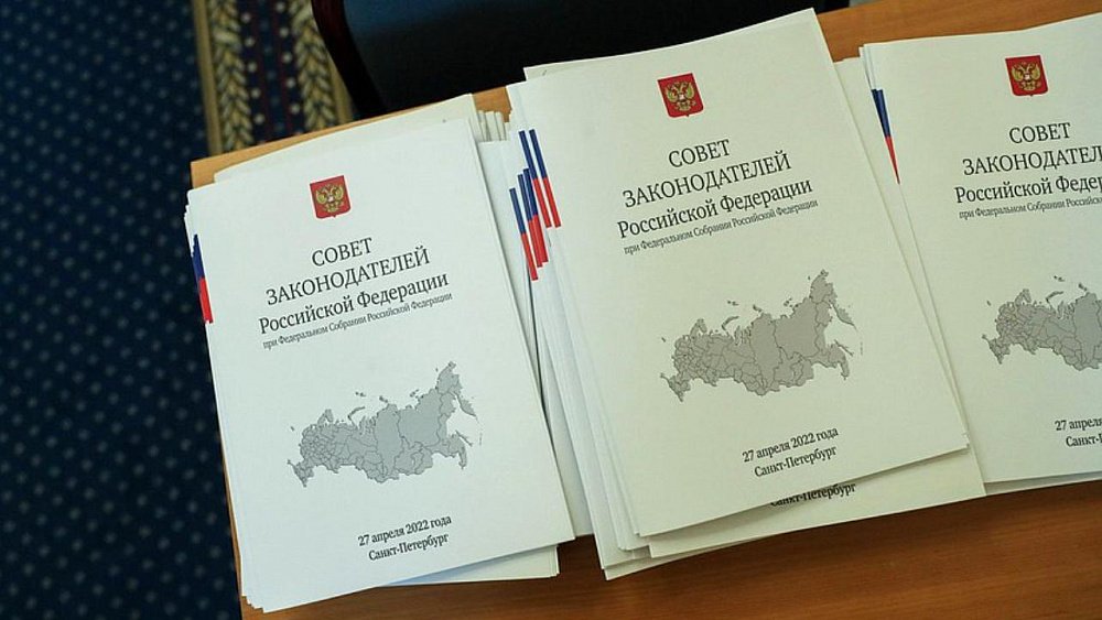 Иноагентам запретят работать с детьми в России