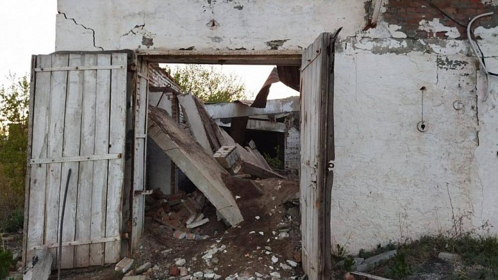 В Агаповском районе заброшку снесли по требованию прокуратуры после гибели подростка