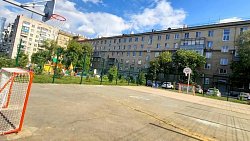 В Челябинске по нацпроекту благоустроили первый в 2022 году двор