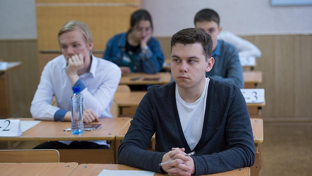 В России более 64% выпускников школ смогут поступить в вузы