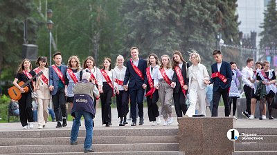 Спрос на наряды с «Авито» перед выпускными вырос в 1,6 раза в Челябинске