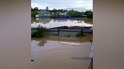 В Аше из-за сильных осадков затопило улицу