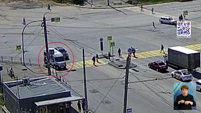 На пешеходном переходе сбили маму с коляской