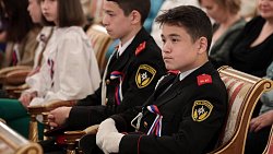 Алексей Текслер вручил паспорта юным южноуральцам