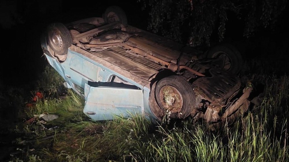 На трассе в Челябинской области пьяный водитель авто погиб в ДТП с переворотом