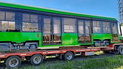 В Челябинск прибыл первый из 30 низкопольных трамваев