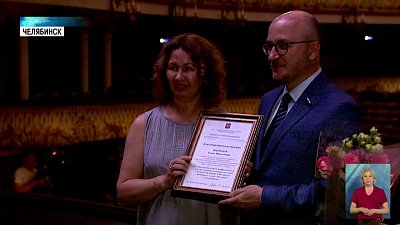 Артистов оперного театра наградили